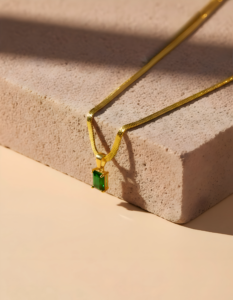 SheeBaa Anti-Tarnish Green Pendant Necklace, Elegant Women's Jewellery with Durable Chain